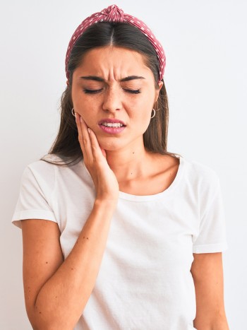 Soñar que se te caen las muelas: momentos difíciles