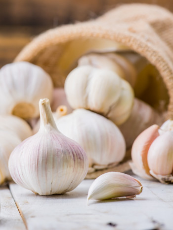 Todos los significados de soñar con ajos: sueños que protegen del mal