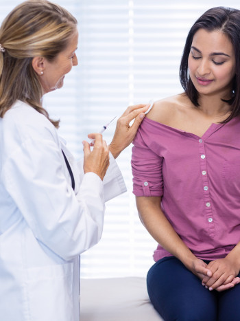 ¿Puedo donar sangre si me acabo de vacunar? El tiempo que debes esperar