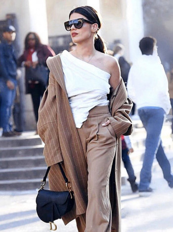 Cómo combinar los pantalones chinos de mujer (sin echarte años encima)