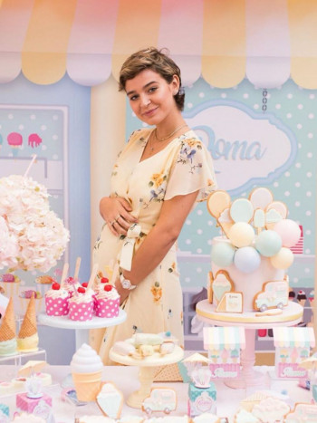 Ideas de looks (cómodos y chic) para ir a un baby shower como invitada