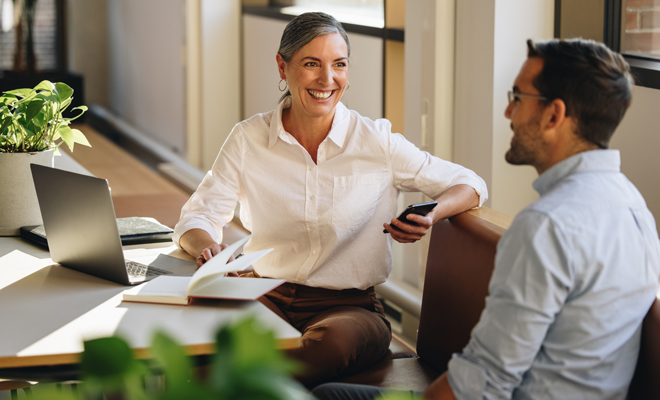 Así es en el  trabajo la mujer Conejo según el horóscopo chino
