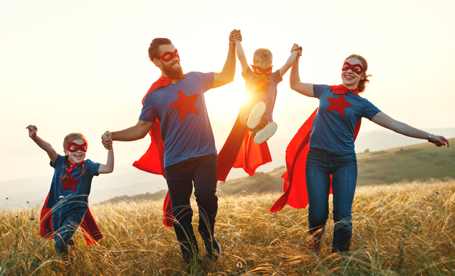 Disfraz de superhéroes en familia para Halloween