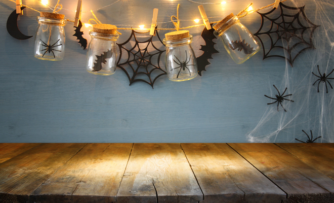 Cómo hacer arañas con limpiapipas para decorar en Halloween