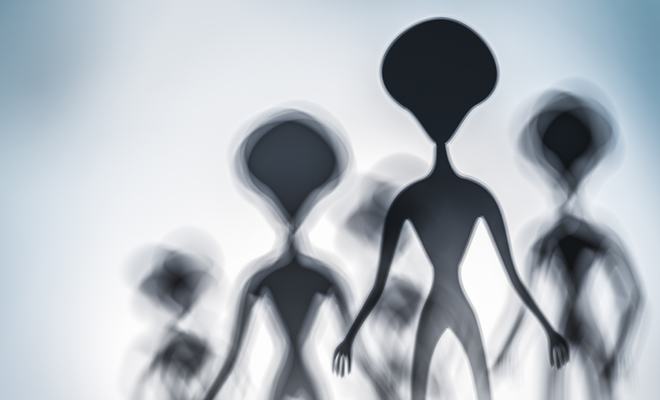 Interpretación de soñar que ocultas a un extraterrestre