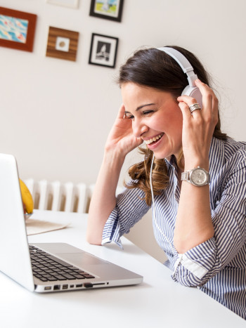 Temas de conversación para parejas a distancia: el amor a kilómetros