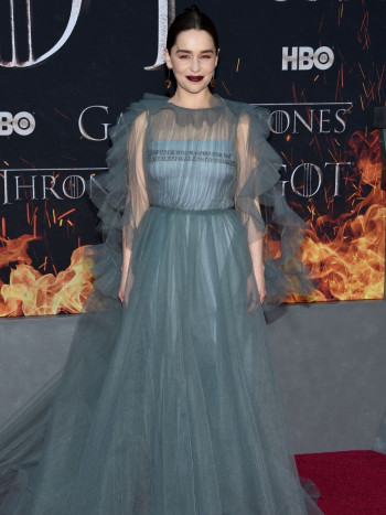 Guía para conocer el maquillaje apropiado según el color de tu vestido