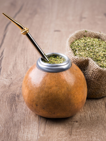Yerba mate como planta medicinal: propiedades y restricciones importantes