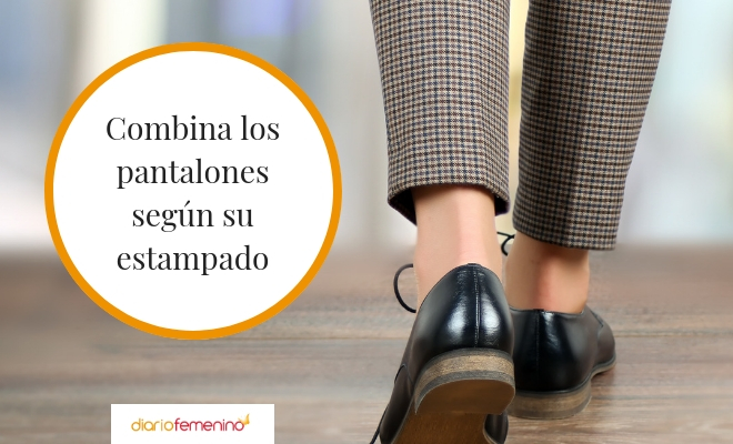 Pantalones con estampado: cómo combinarlos