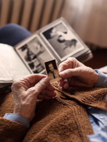 Terapia de Reminiscencia: acudir al pasado para sanar el presente