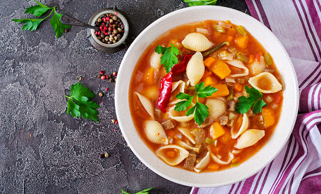 Cómo hacer sopa minestrone italiana para Navidad
