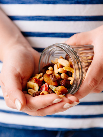 Soñar con frutos secos: un aviso para que recuperes tu energía