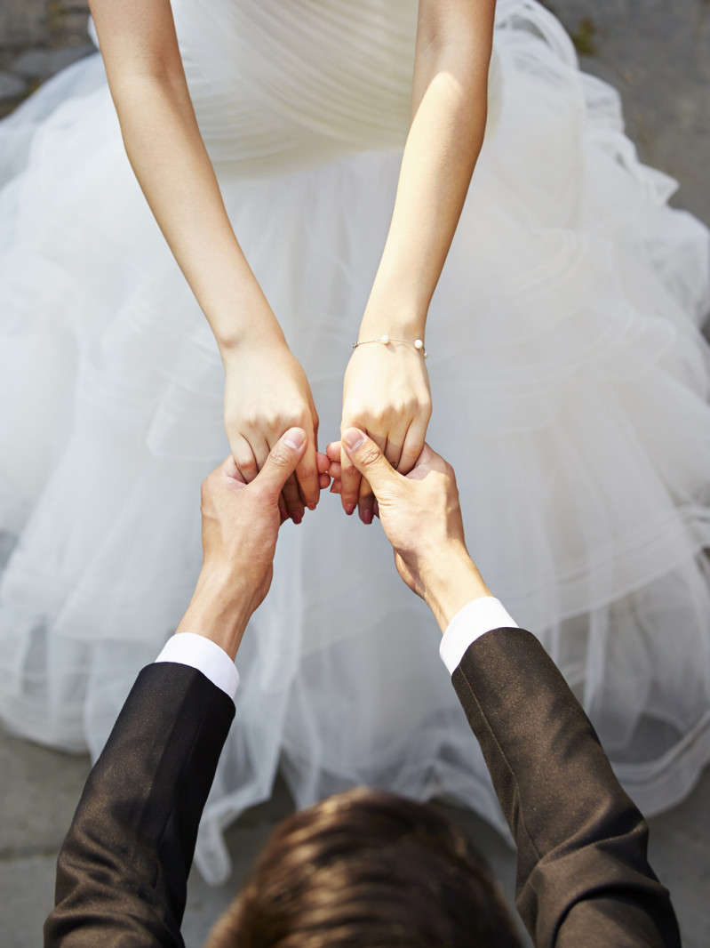 El extraño significado de soñar que te casas (otra vez) con tu marido