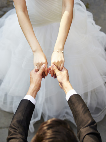 El extraño significado de soñar que te casas (otra vez) con tu marido