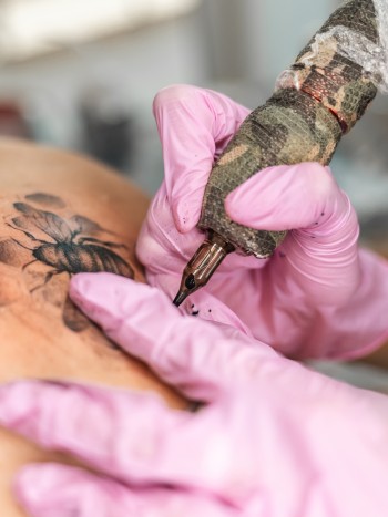 10 frases cortas y bonitas para tatuajes con mucho significado