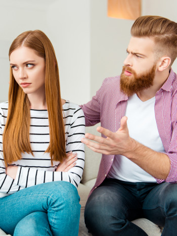 Celos en una relación abierta: ¿pueden gestionarse o es mejor dejarlo?