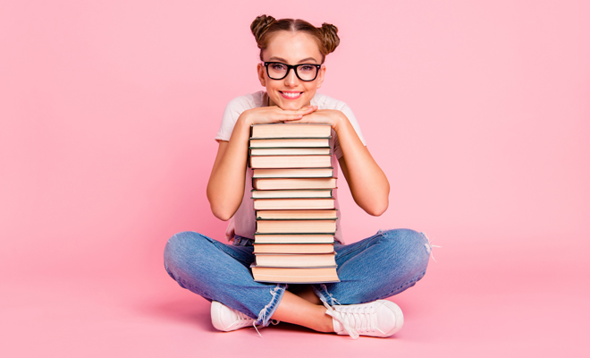 Por qué debes hablar de libros con personas frikis