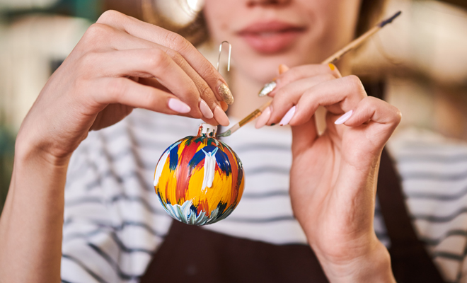 Cómo hacer bolas de Navidad con goma eva