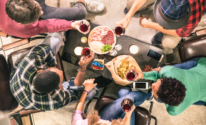 Temas De Conversación En Una Comida O Cena De Empresa Para No Desentonar 