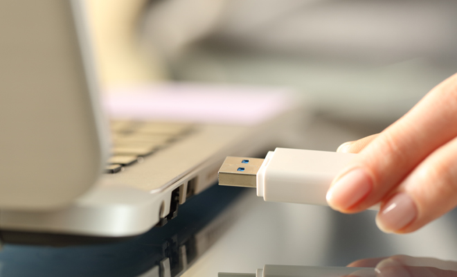 Qué regalar a los clientes de una empresa por Navidad: pendrives