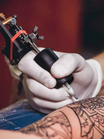 Cómo cuidar un tatuaje las primeras dos semanas: consejos de experto