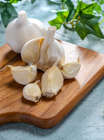 7 beneficios del ajo como planta medicinal que no debes pasar por alto