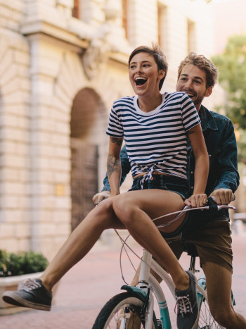 ¿Pueden las mujeres y los hombres ser solo amigos (sin otros intereses)?