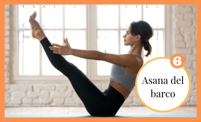La postura del barco en yoga para adelgazar