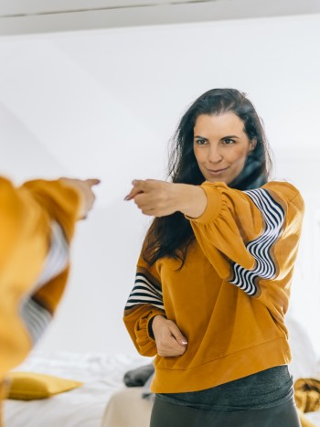 56 frases reveladoras sobre el egoísmo y la envidia: ¡que no te engañen!