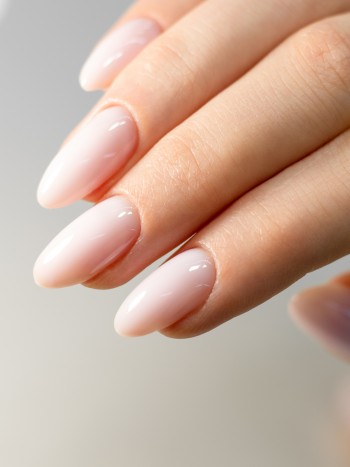 Más de cinco trucos para arreglar en casa las uñas postizas MUY sencillos