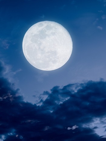 Soñar con la luna llena: los ciclos vitales en tus sueños