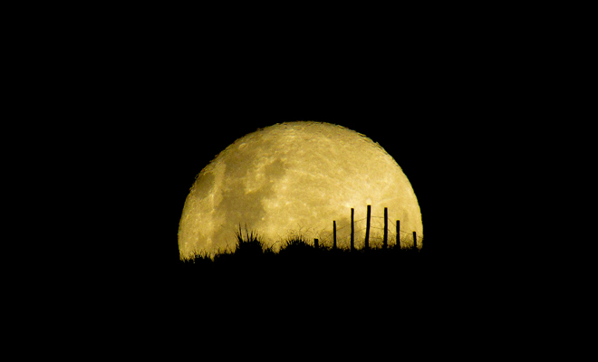 Qué significa soñar con la luna llena cerca de la Tierra