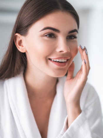 Cómo afecta el ciclo menstrual a la piel (y cómo cuidarla correctamente)