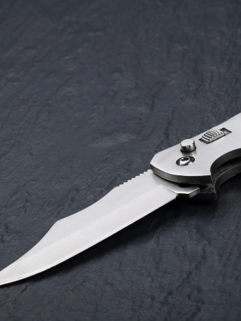 Soñar que me clavan un cuchillo: ¿traiciones a la vista?