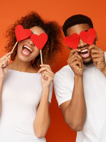 Juegos con amigos o en pareja para el 14 de febrero: dinámicas divertidas