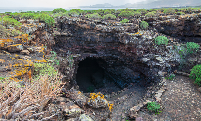 Dos versiones de la Piedra Encantada (leyenda)