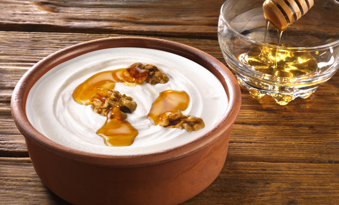 Desayunos con yogur: receta con miel y nueces