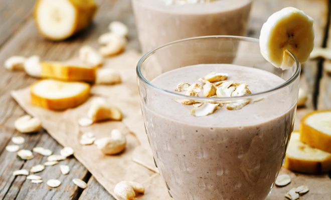 Batido de yogur con cacao y plátano para desayunar