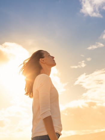 Frases para un papá fallecido en el Día del Padre: dedicatorias de su hija
