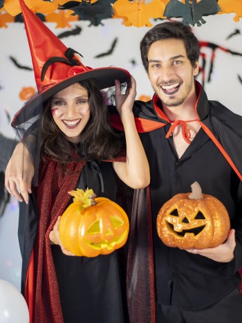 28 frases y piropos de Halloween para tu pareja: noche de amor y terror