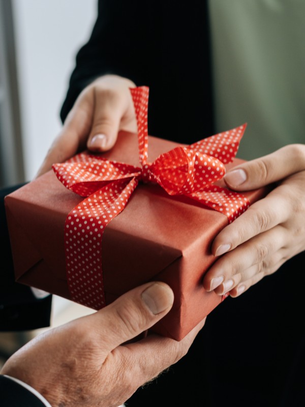 fluir eficiencia Costoso Qué regalar a mi cuñado o cuñada en Navidad: 8 ideas para quedar bien