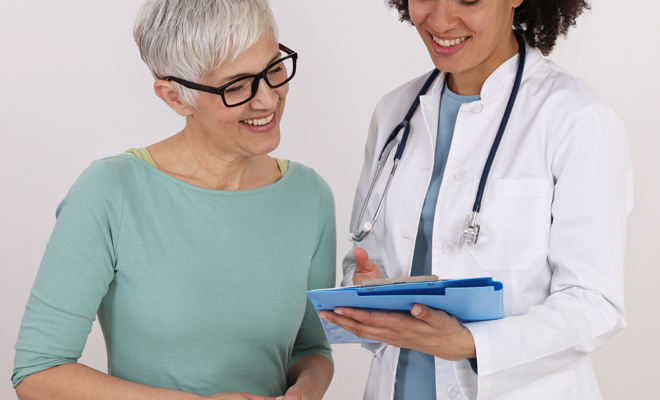 Dolor de ovarios o sangrado en la menopausia: cuándo acudir al médico