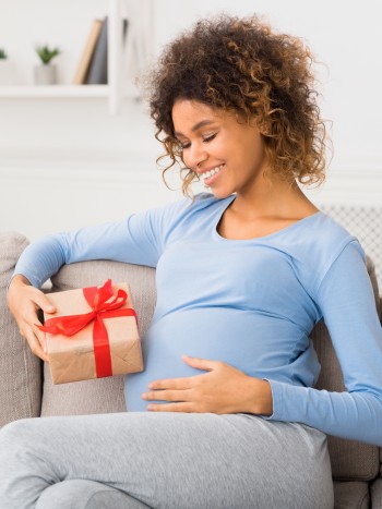 Regalos para una embarazada en el Día de la Madre (bellos y emotivos)