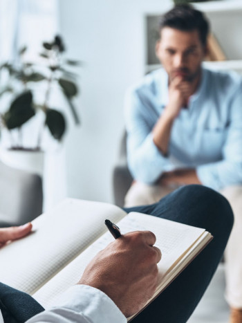 Elegir un psicólogo o una psicóloga: ¿existe alguna diferencia?