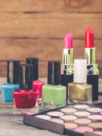 Cosméticos y cremas de belleza caducados