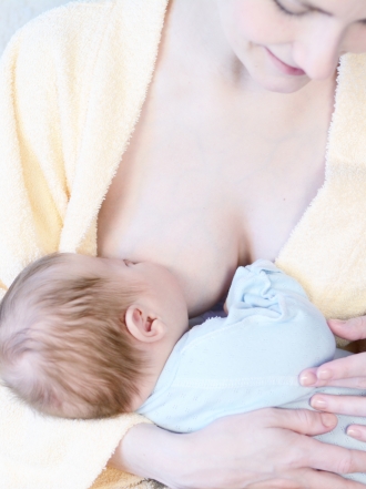 La leche materna hace los bebés más inteligentes