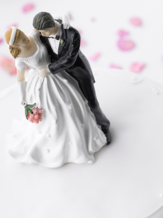 Figuras de novios divertidas para la tarta nupcial