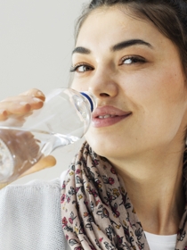 ¿Cuánta cantidad de agua debo beber al día?
