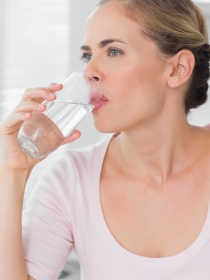 Beber agua: ¿antes, durante o después de las comidas?