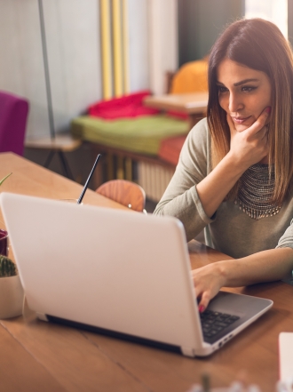 ¿Cómo tener un trasero firme mientras estás sentada en la oficina?